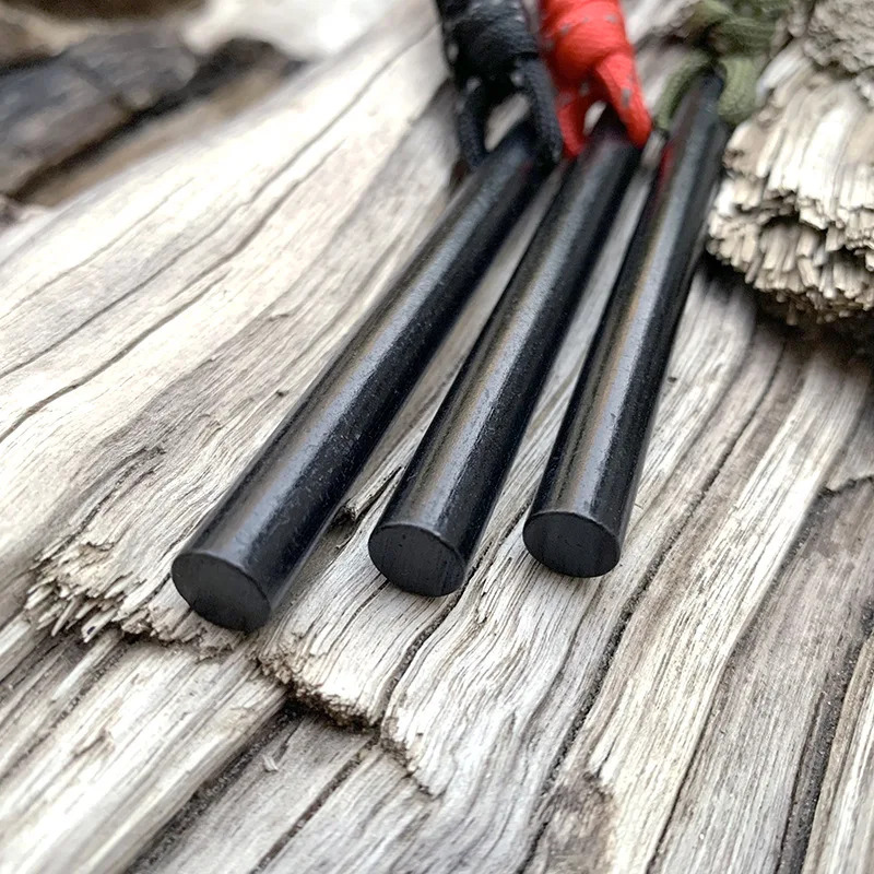 Accendino Bear Grylls per este - Ferro Rod Striker recensione e prezzo